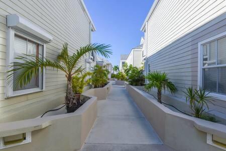 New Casa Caribe By Brightwild- Two-Story Condo Rooftop Pool Cayo Hueso Exterior foto