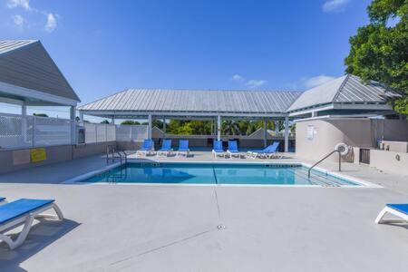 New Casa Caribe By Brightwild- Two-Story Condo Rooftop Pool Cayo Hueso Exterior foto