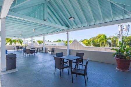 New Casa Caribe By Brightwild- Two-Story Condo Rooftop Pool Cayo Hueso Exterior foto