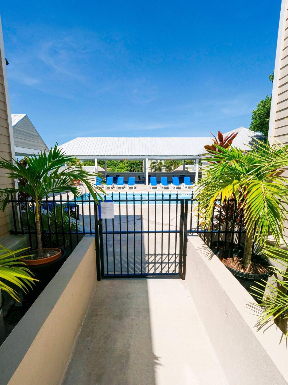 New Casa Caribe By Brightwild- Two-Story Condo Rooftop Pool Cayo Hueso Exterior foto